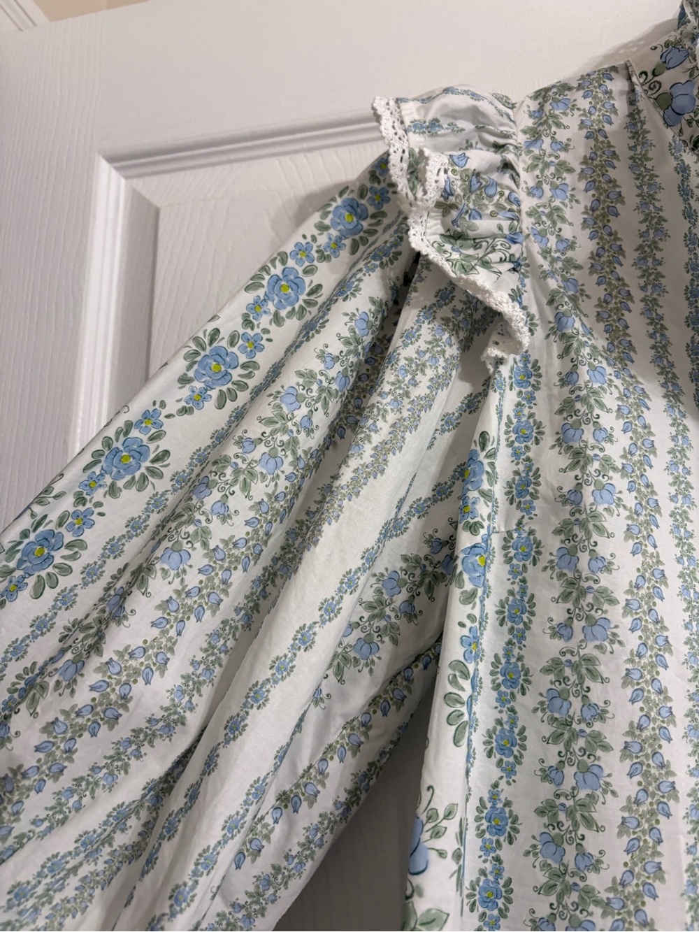 Entro White Floral Ruffle Neck Blouse with Blue and Green Floral Print Women - Picture 3 of 7